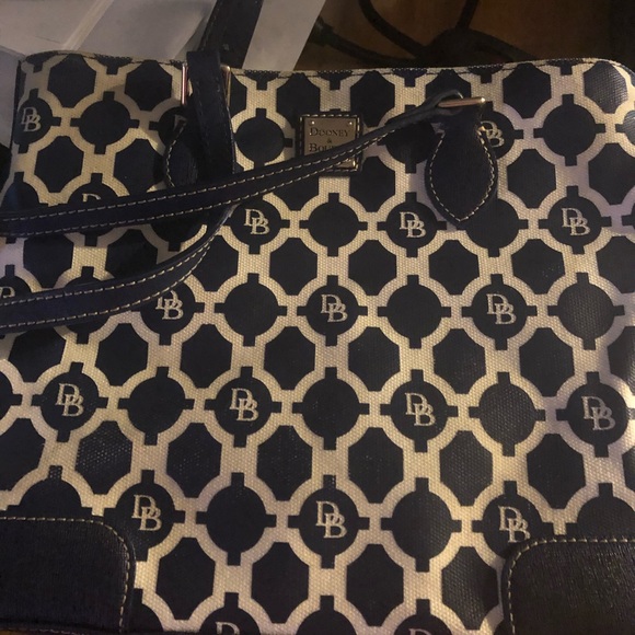 Medium Dooney and Burke purse gently used - Picture 1 of 3